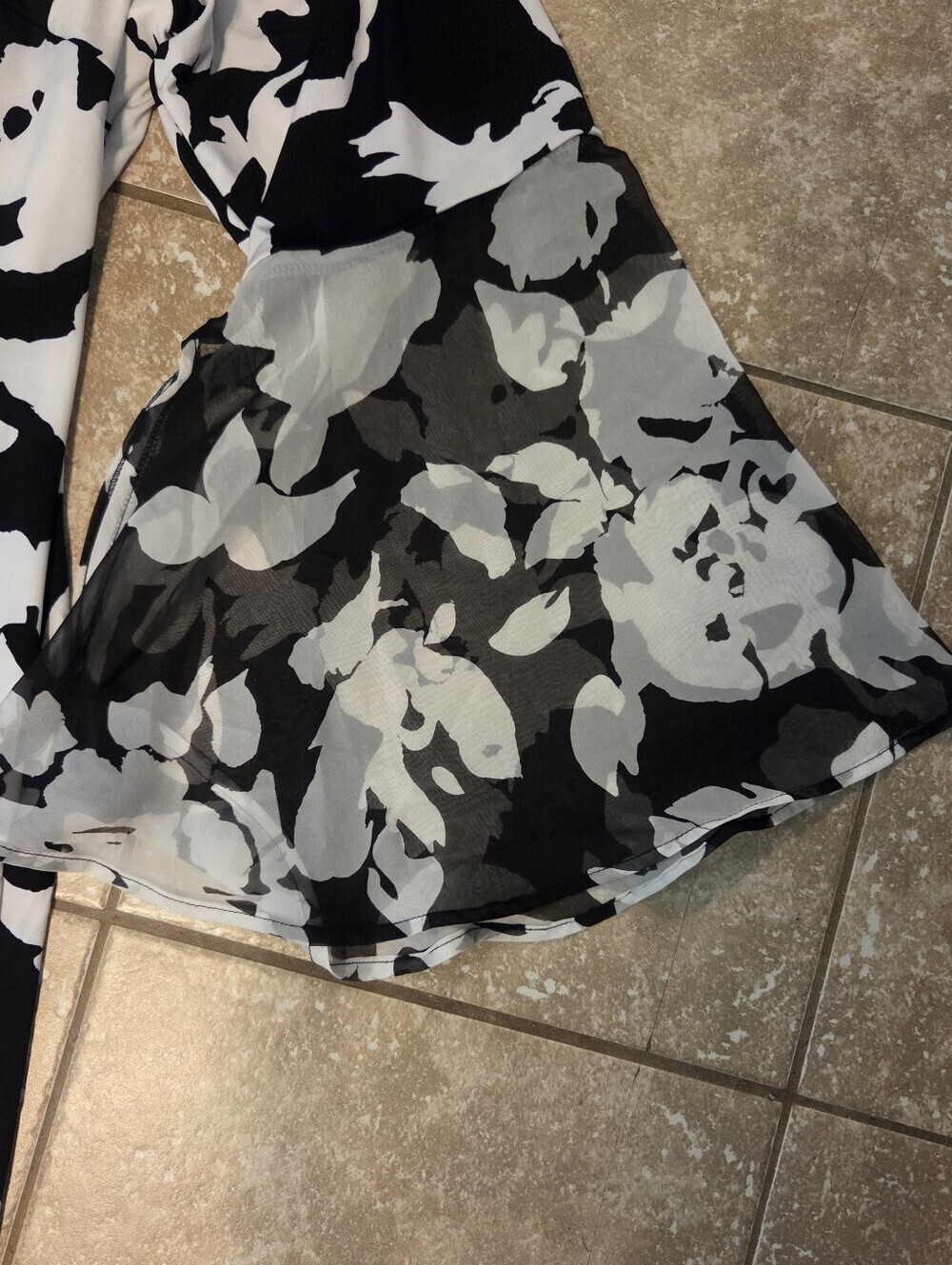 Cato Plus Size Women's Black Floral Sheer Bell Sleeve Mini Dress Sz 26/28W NWT - Picture 8 of 11